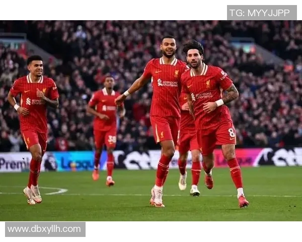 1月17日曼联与利物浦上半场精彩对决回顾与分析 1月17日曼联与利物浦上半场精彩对决回顾与分析