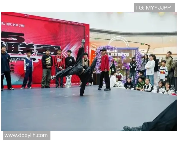 街舞战术解析:探索北京街舞队中路突破的战术体系与实践技巧 街舞战术解析:探索北京街舞队中路突破的战术体系与实践技巧